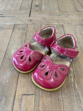 Livie & Luca petal fuchsia patent leather flower cutout Mary Jane shoes 5
